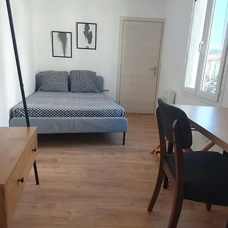 Bel Neuf Lumineux Apartment *